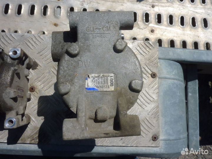 Компрессор кондиционера kia Hyundai 97701-4l000