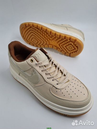 Nike Air Force 1 Luxe