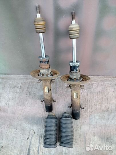 Передние амортизаторы