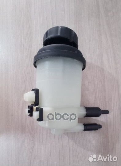 Бачок гур 571502E000 Hyundai-KIA