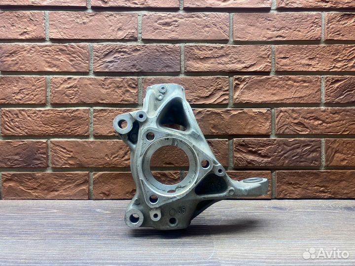 Кулак передний левый Skoda Kodiaq Tiguan 2