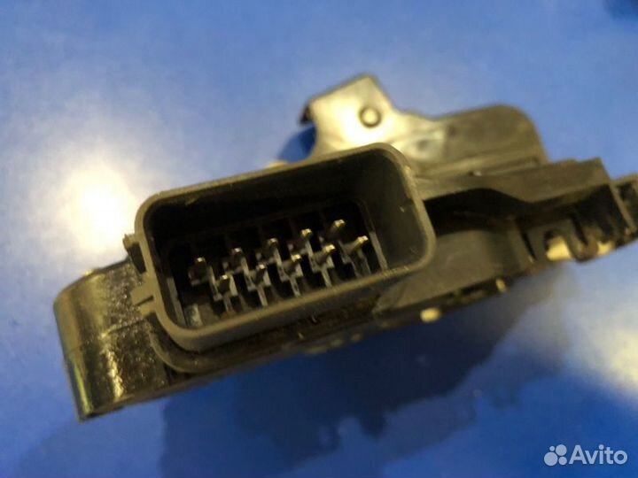 Замок боковой двери передний правый Ford Focus 2