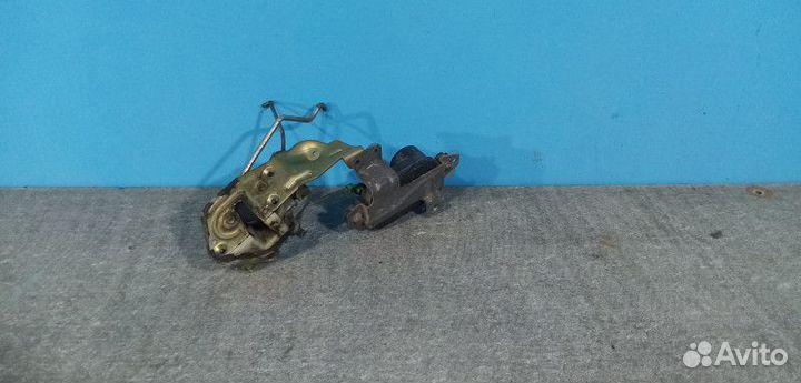 Замок двери передней правой Mitsubishi Space Wagon