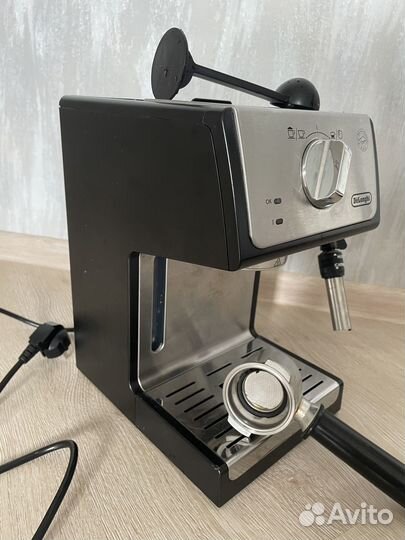 Кофеварка рожковая delonghi ecp33.21BK