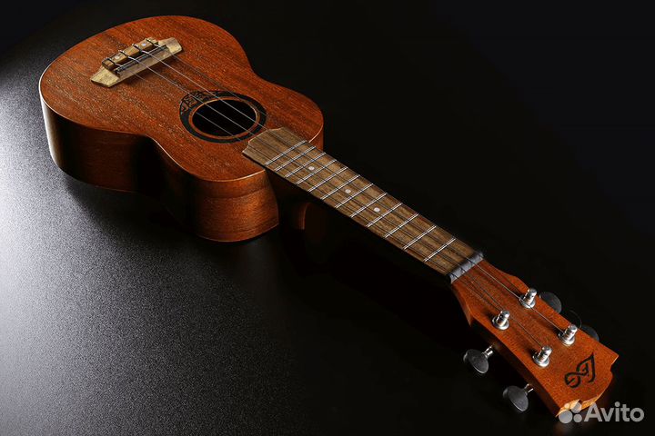 Укулеле концерт LAG + Аксессуары