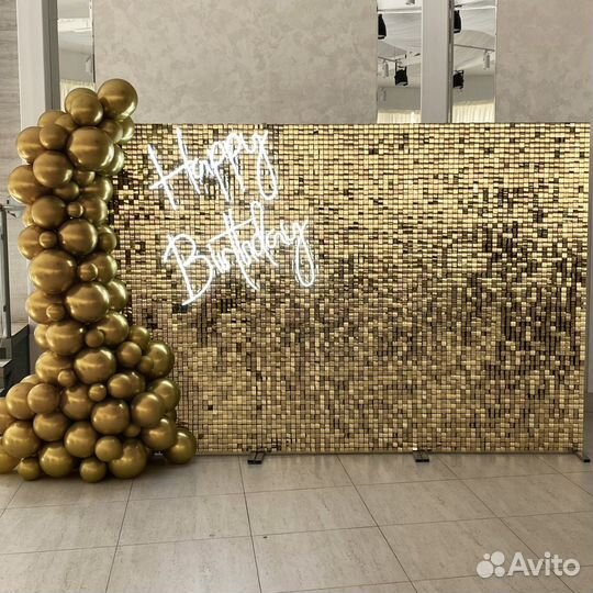 Фотозона из золотых пайеток на день рождения