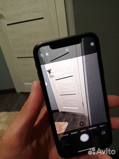 Телефон iPhone 11