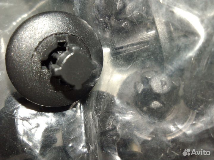 Фиксатор черный, пластик