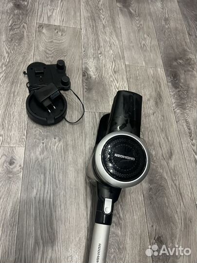 Пылесос вертикалный беспроводной redmond