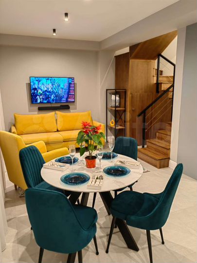 2-к. квартира, 58 м², 2/4 эт.