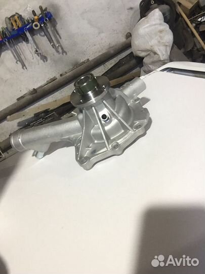 Помпа водяной насос на ssangyong 2.3