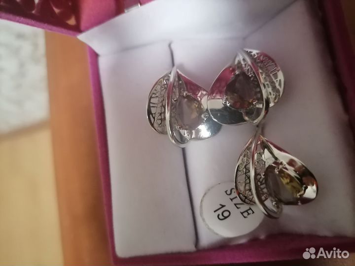 Серебряные серьги и кольцо