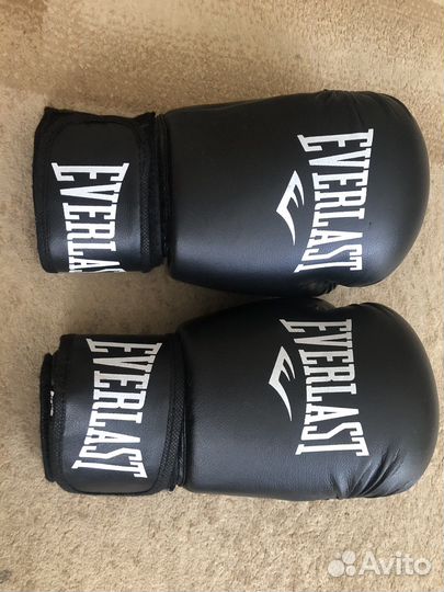 Боксерские перчатки everlast 10 oz