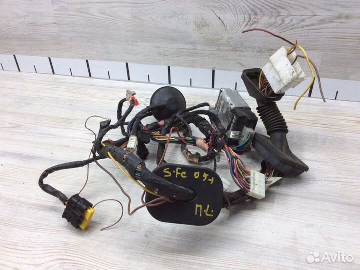 Проводка (коса) двери передняя левая Hyundai Santa