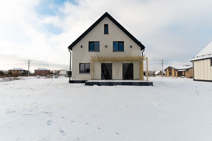 Коттедж 203 м² на участке 9 сот.