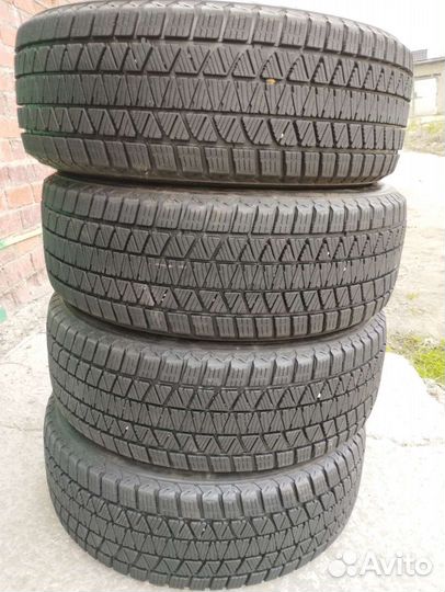 Bridgestone Blizzak DM-V3 225/60 R17
