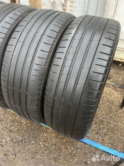 Pirelli P Zero PZ4 235/55 R18 100V