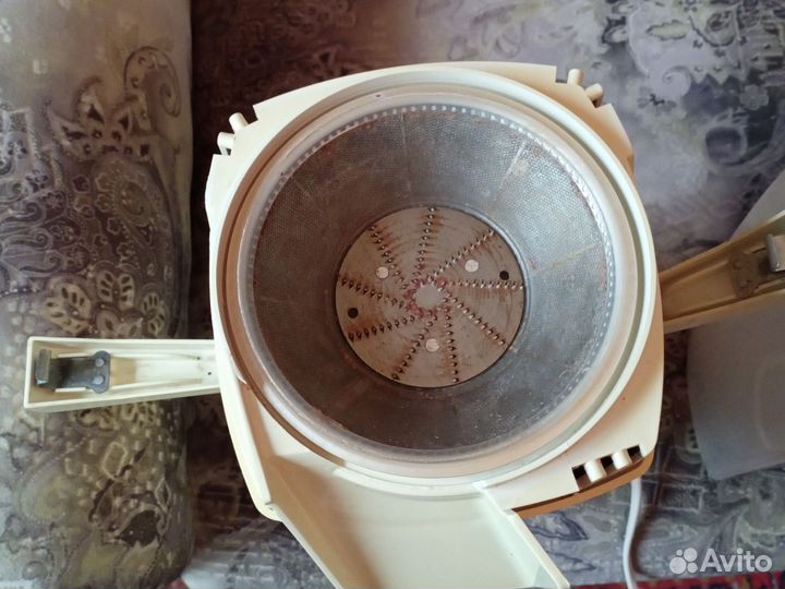 Соковыжималка электрическая, бу