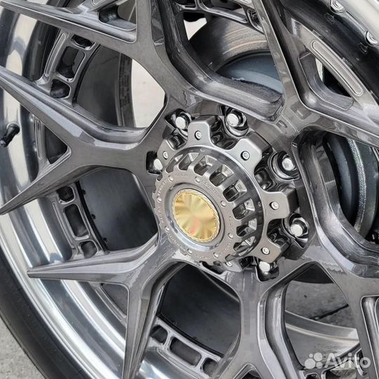 Кованые диски GT Forged R20 на Toyota Tundra