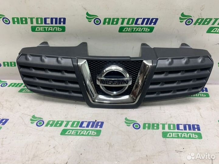 Решетка радиатора передняя Nissan Qashqai