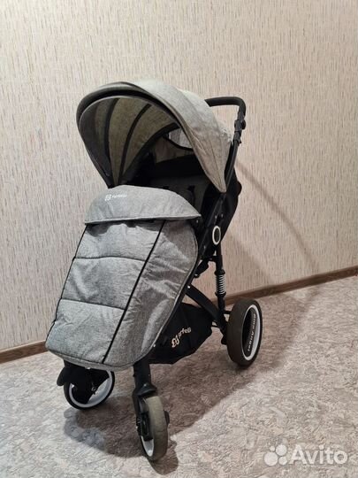 Коляска прогулочная всесезонная