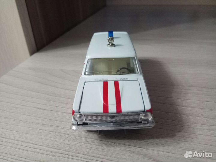 Модель автомобиля Волга 2402 скорая помощь