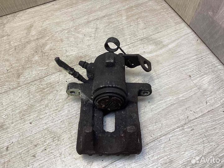 Суппорт задний правый Volkswagen Golf