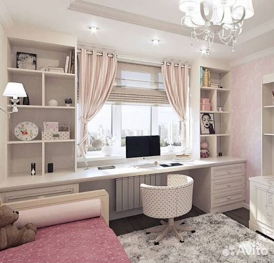 Рабочая зона у окна мини-кабинет