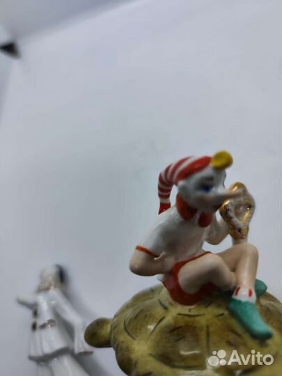 Статуэтка фарфор