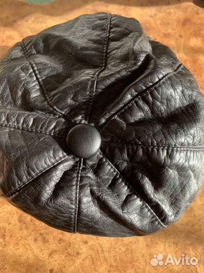 Шапочка кожаная круглая