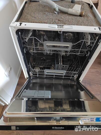 Посудомоечная машина встр. Еlectrolux. Размер 60