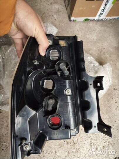 Задний фонарь на mitsubishi pajero