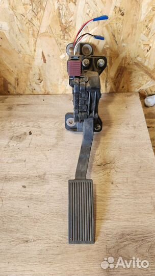 Педаль газа Nissan Navara 2.5 TDI 2015г.в