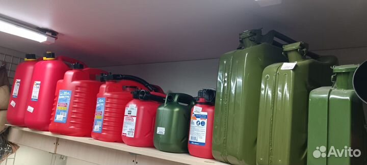 Канистра для топлива 10л красная пластик