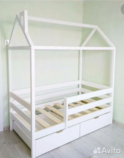 Детская кровать домик