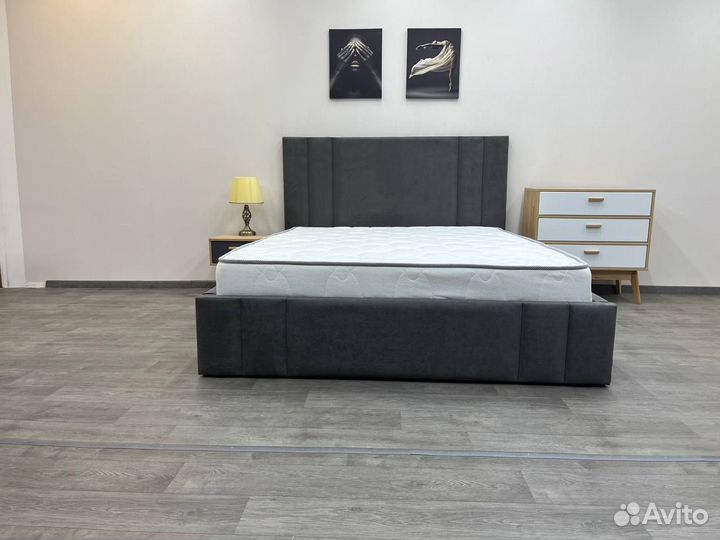 Кровать с матрасом 160х200