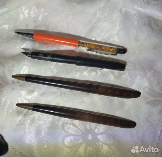 Ручка эбонитовая, времен СССР перьевая, с янтарем