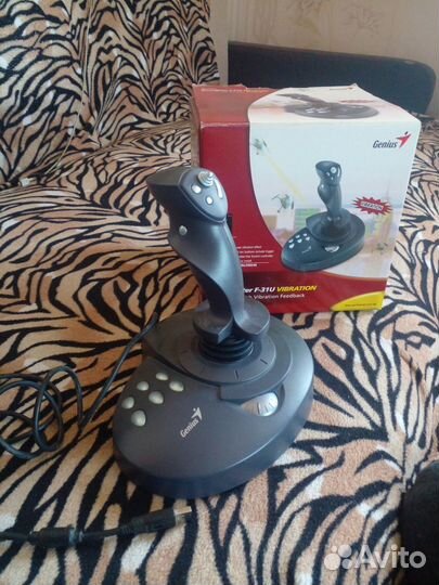 Джойстик Genius MaxFighter F-31U vibration