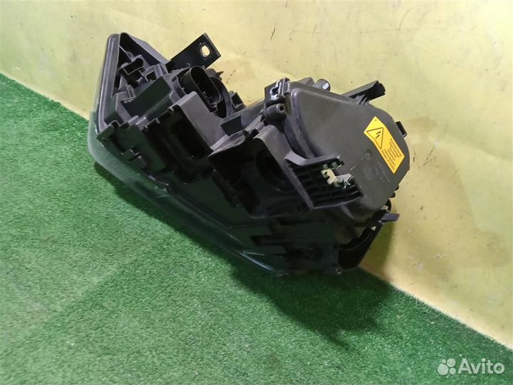 Фара правая ксенон Audi Q3 (8U) 2012