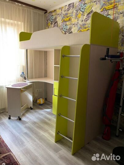 Кровать чердак со столом бу