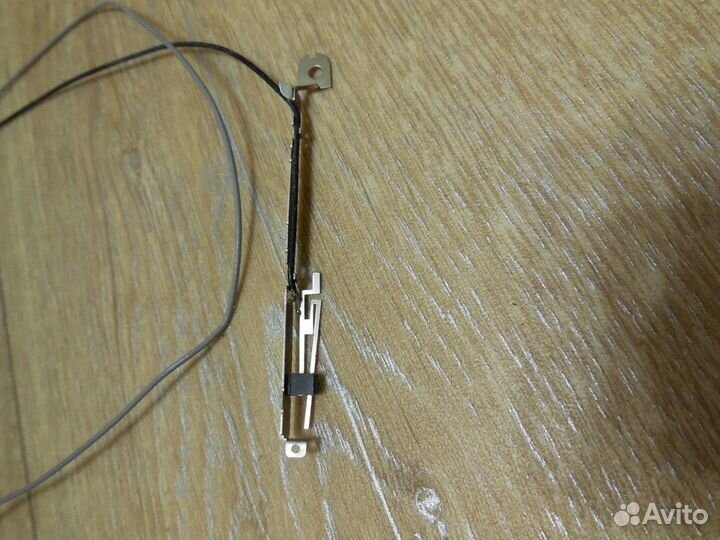 Провод с крышки монитора ноутбука