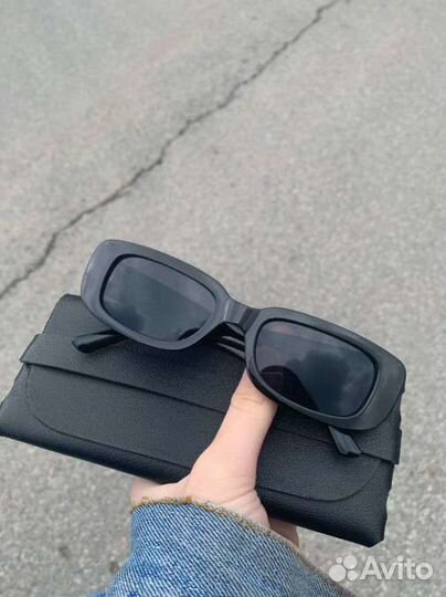 Очки чёрные квадратные