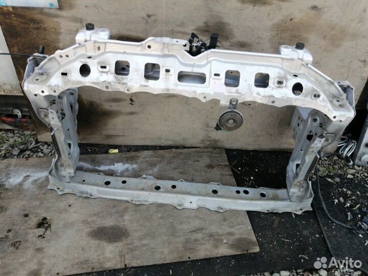 Рамка радиатора Toyota Vitz KSP90 1KR