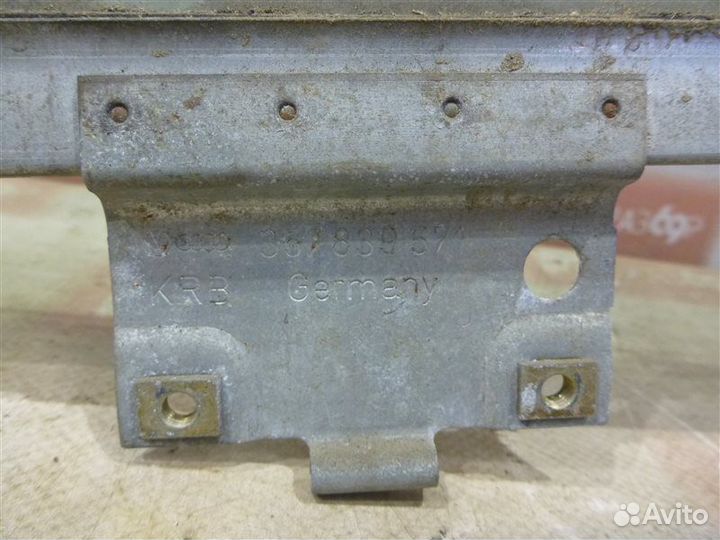 Стекло двери переднее правое Volkswagen Caravelle