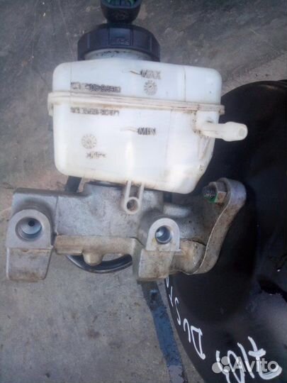 Главный тормозной цилиндр Renault Duster F4RA 400