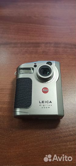 Цифровой фотоаппарат Leica Digilux Zoom с зарядкой