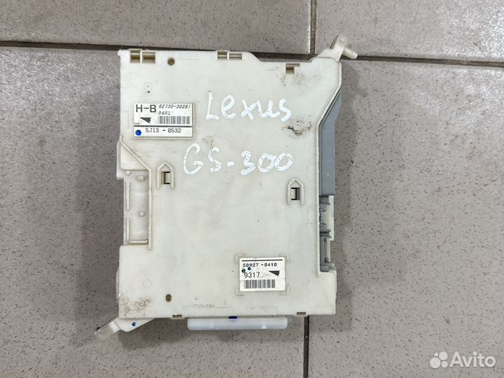 Салонный блок предохранителей Lexus gs300
