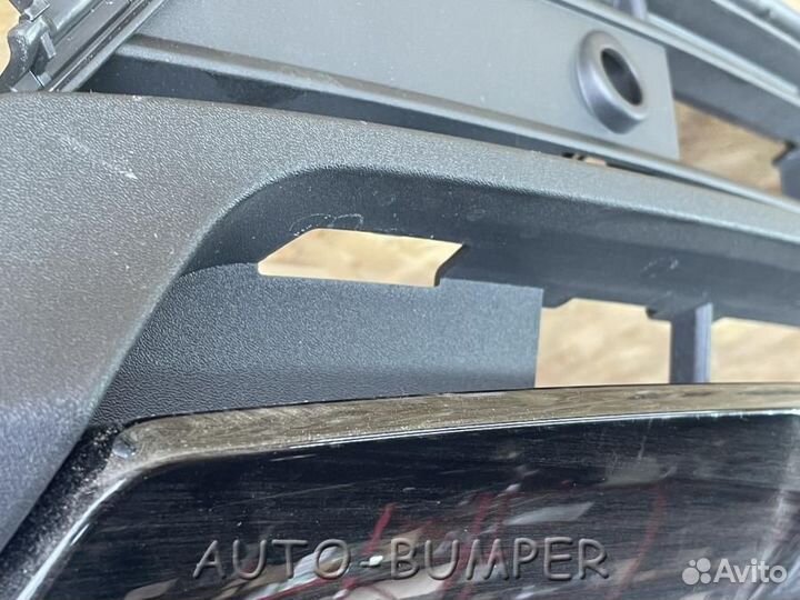 Volvo XC40 2017- Юбка переднего бампера