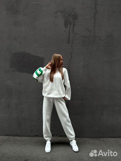 Спортивный костюм женский