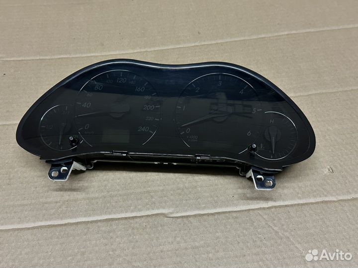 Toyota Avensis T250 приборная панель